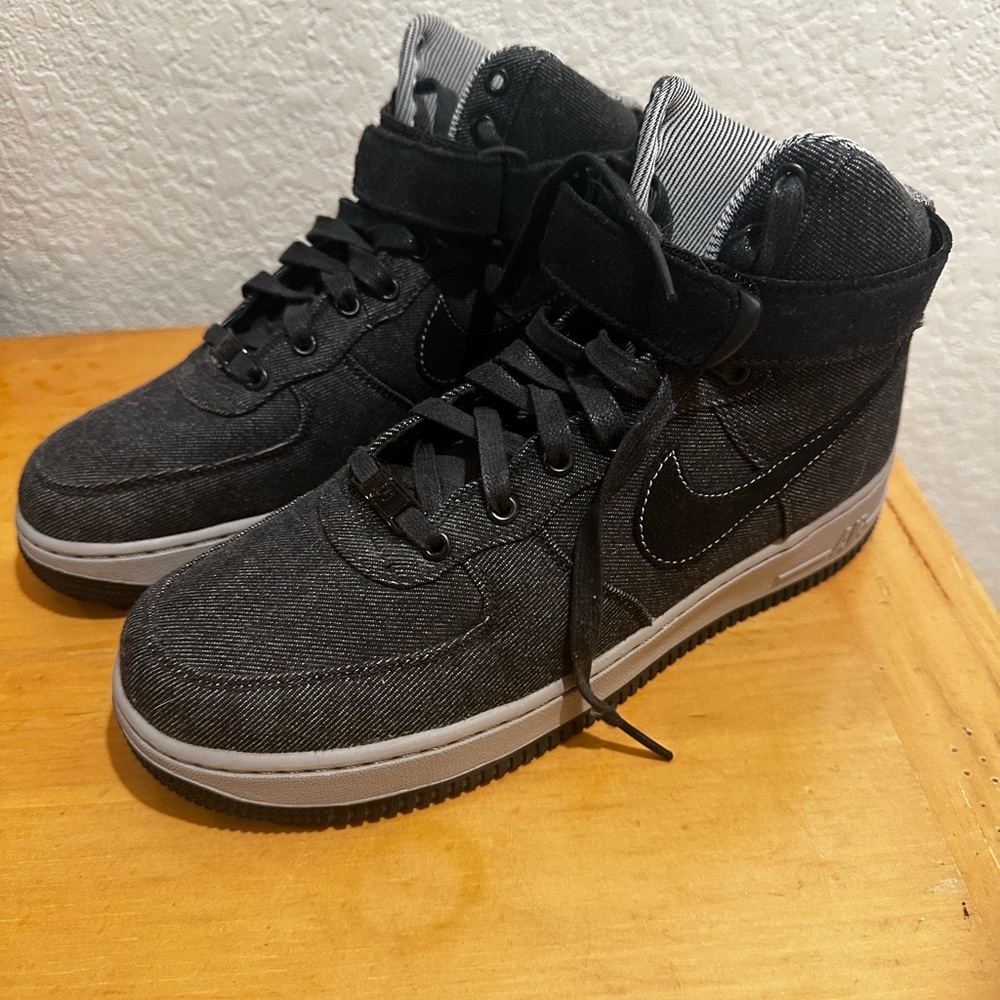 Nike Women’s Air Force One hi top sneakers 9.5